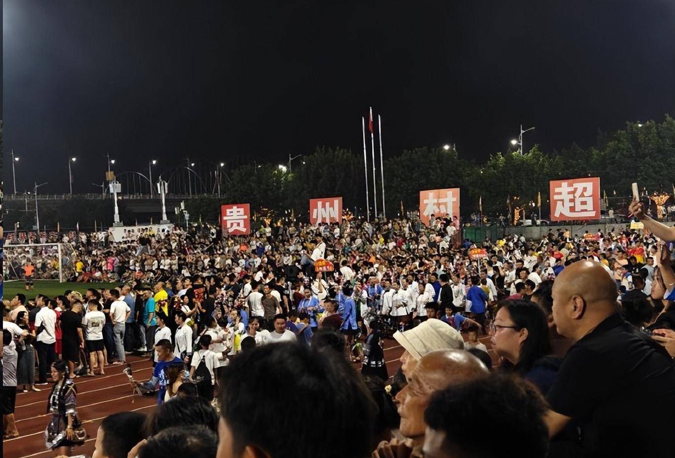 这个夏天一起走进影院，再重温和体验那些狂奔撒野过的日日夜夜，感受超快乐的热血青春